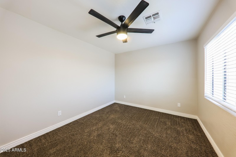 019-photo-bedroom-14783310