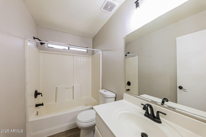 020-photo-bathroom-14775282
