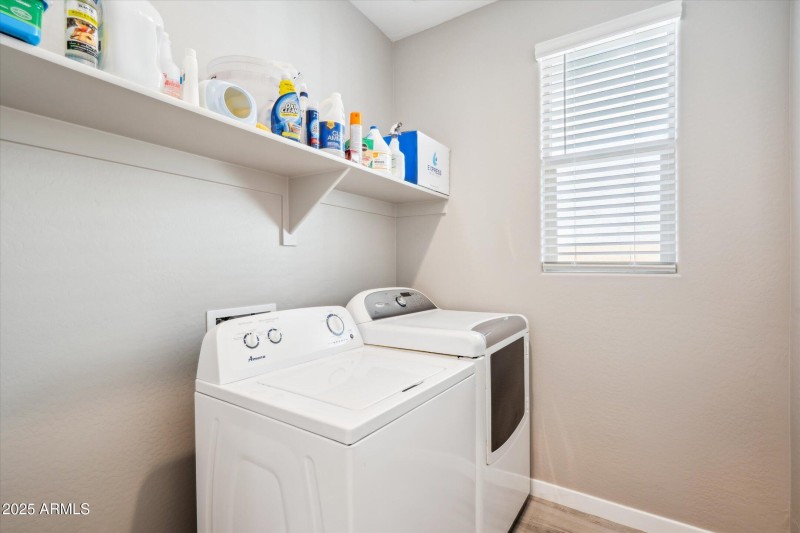 LARGE WALK-IN LAUNDRY ROOM