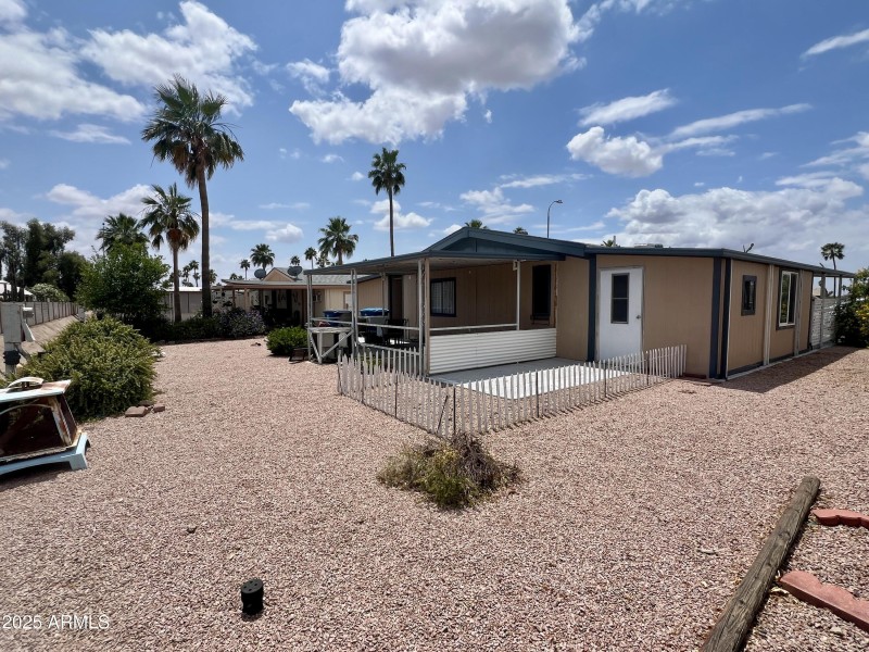 Large Backyard- covered patio!