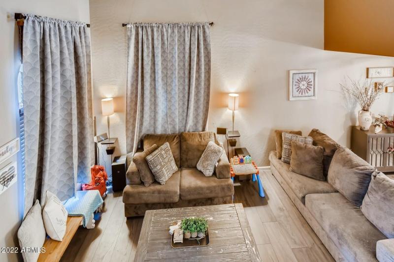 689 S Dodge Street 2nd Floor Living Room