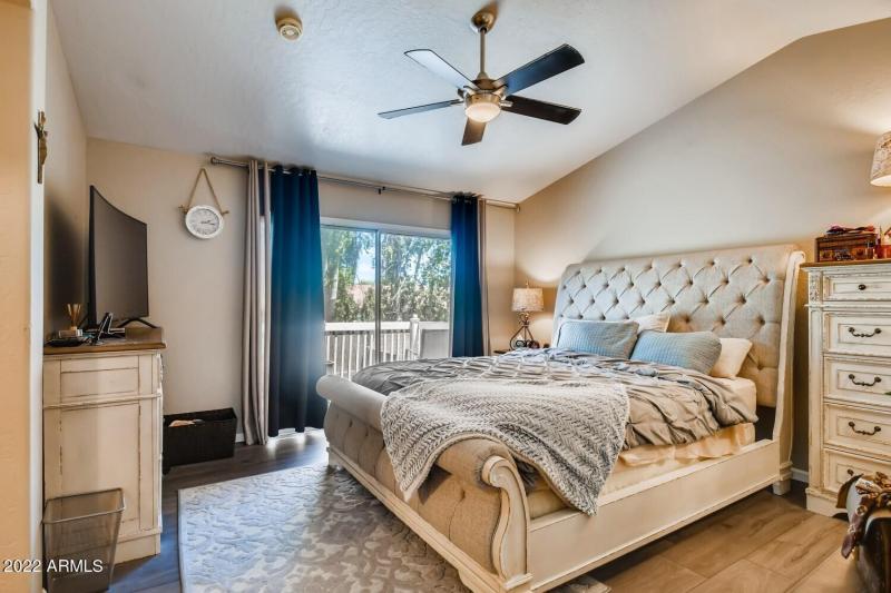 689 S Dodge Street 2nd Floor Primary Bed