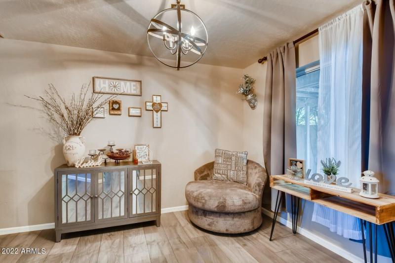 689 S Dodge Street Family Room