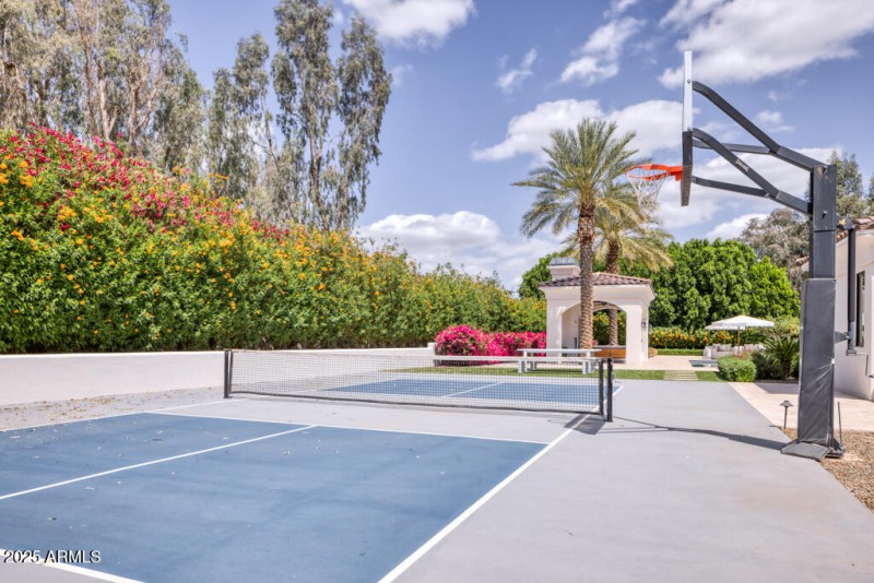 Pickleball Court / Basketball