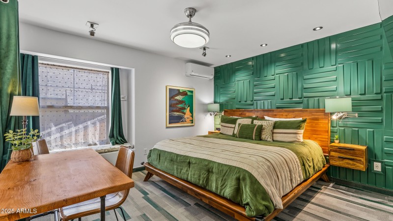 303 W Juniper Ave-68