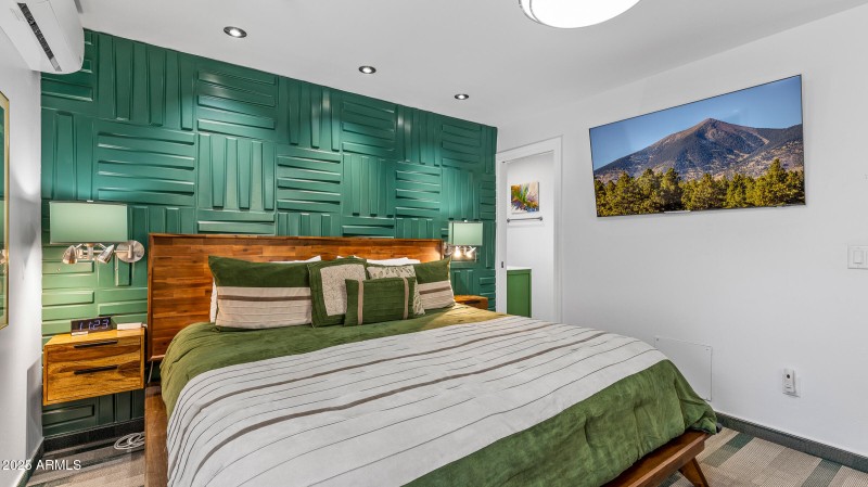 303 W Juniper Ave-69