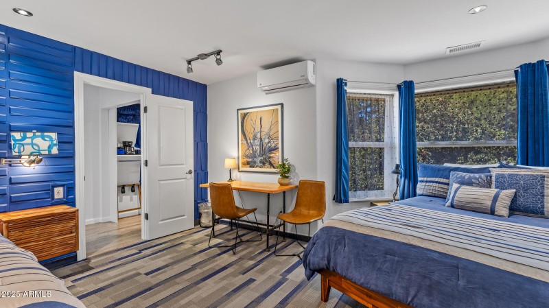 303 W Juniper Ave-83