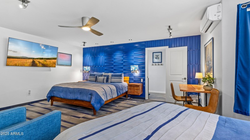 303 W Juniper Ave-84