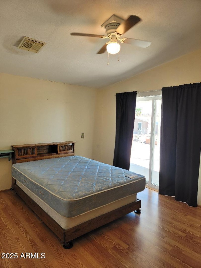 3927 Col Primary bedroom