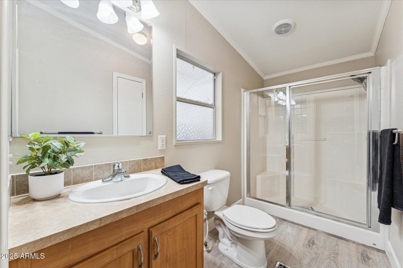 10-010-primary-bathroom