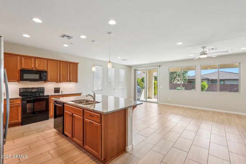 14-web-or-mls-W Montansoro Ln-S2909-014