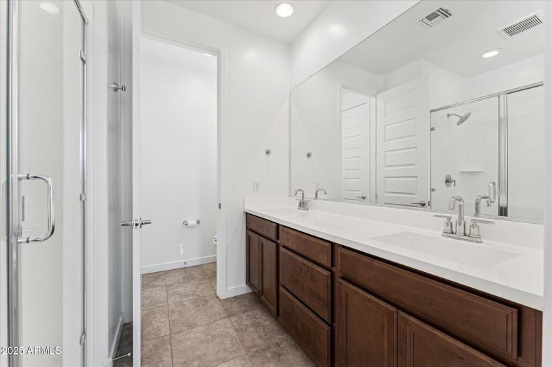 11-011-primary-bathroom