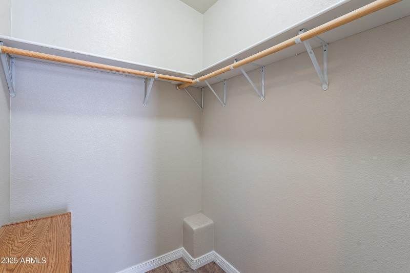 Main bedroom Walk-in Closet