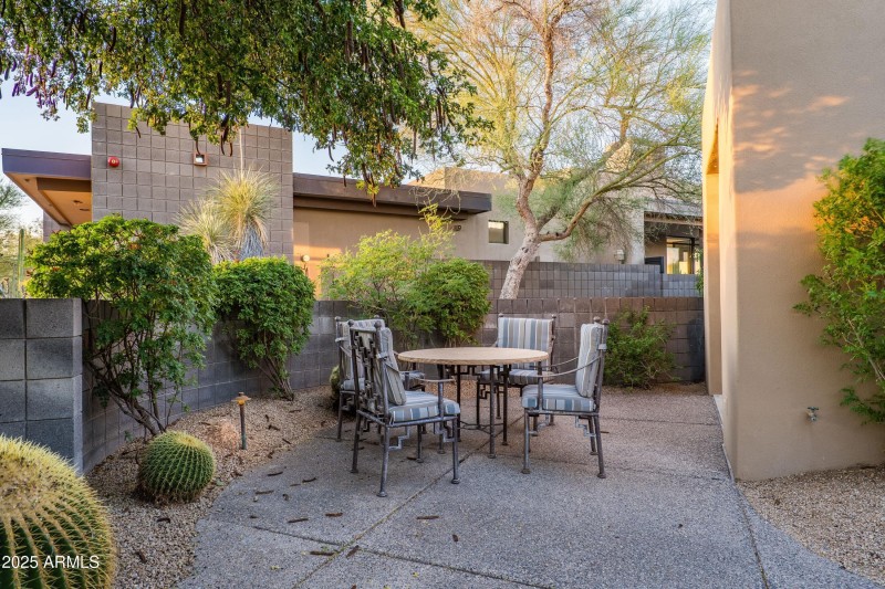 004_Front Courtyard Patio Gathering