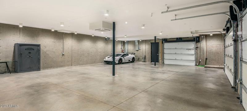 Up to 10 Car Garage Bay