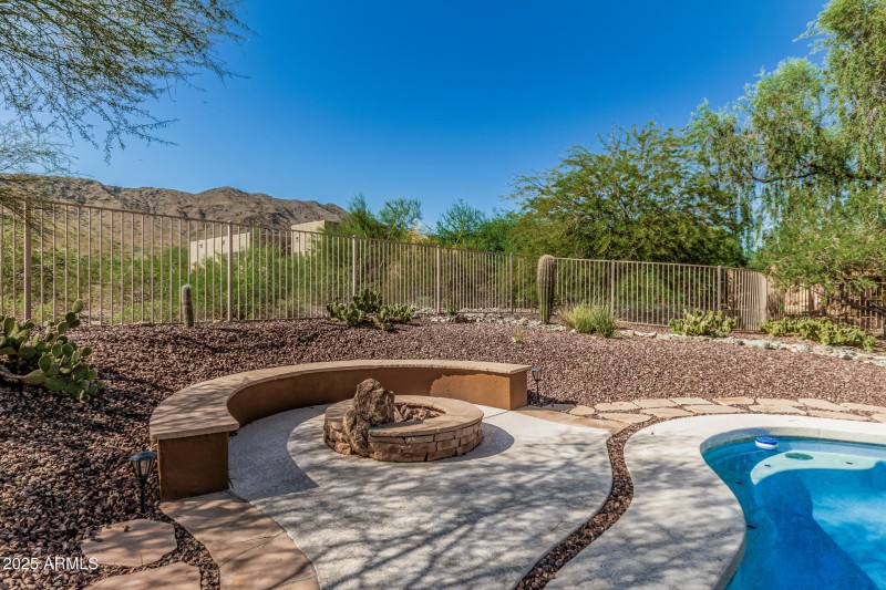 Backyard firepit
