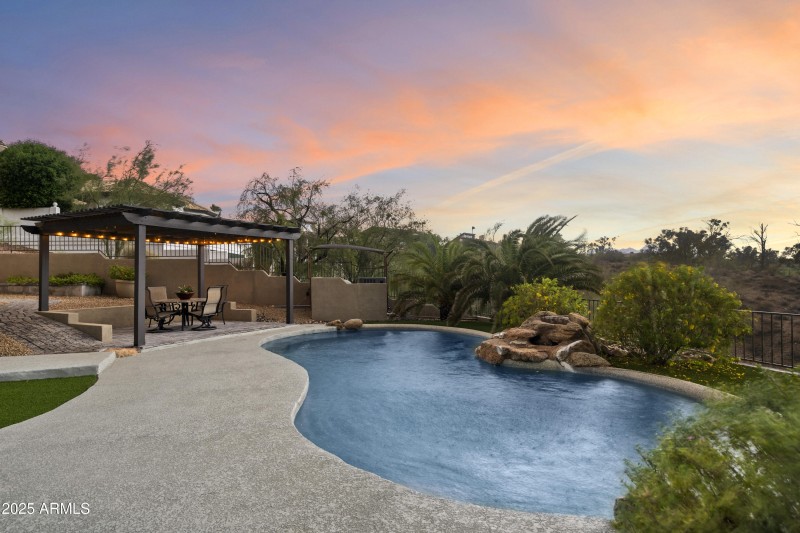 Pergola seating by the pool