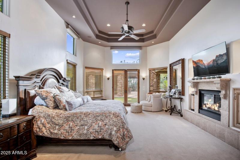 Luxurious Primary Suite