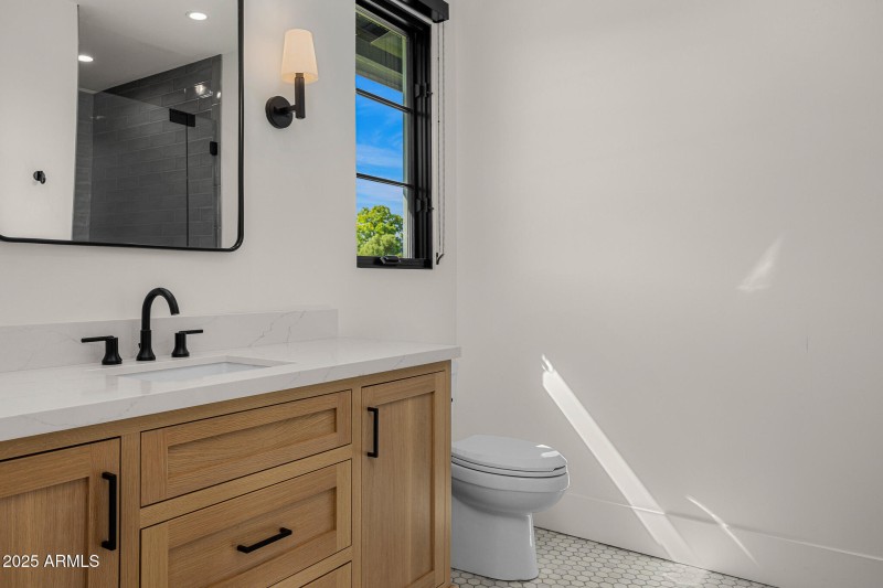 33guest bathroom 1_1