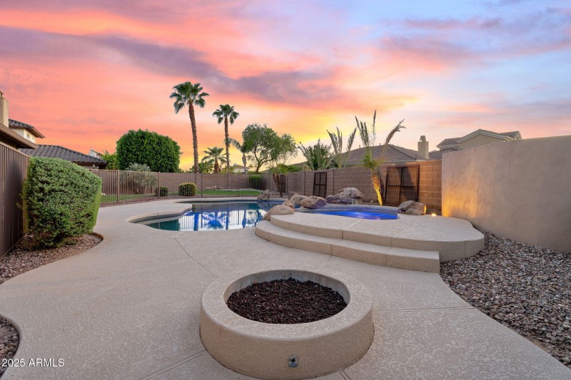 117-web-or-mls-AlleppoTwilight-15