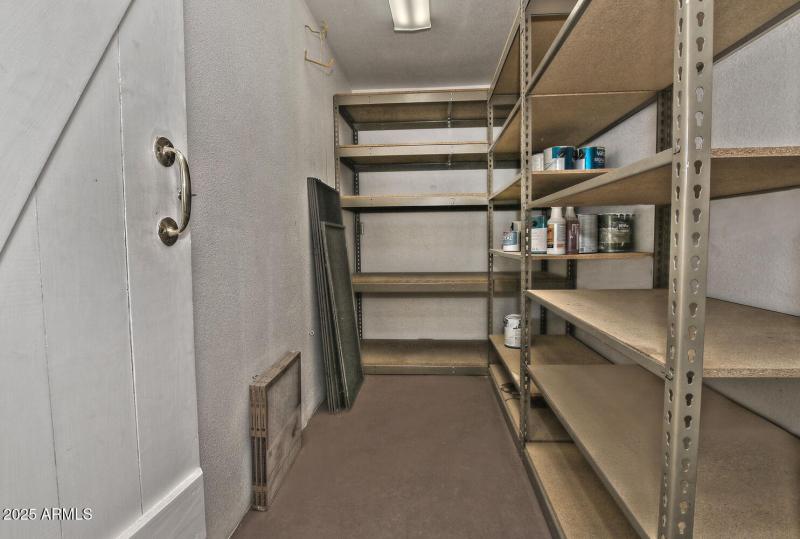 Storage Room-036-035-1486x1000