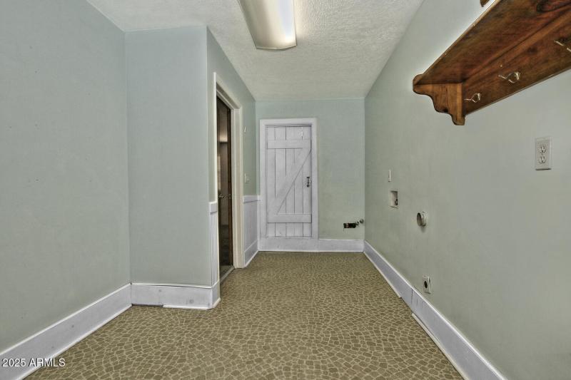 Laundry Room-035-042-1500x1000