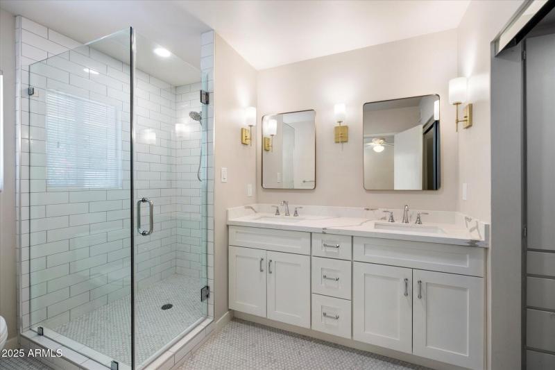 Primary Bath & Walk-in Closet