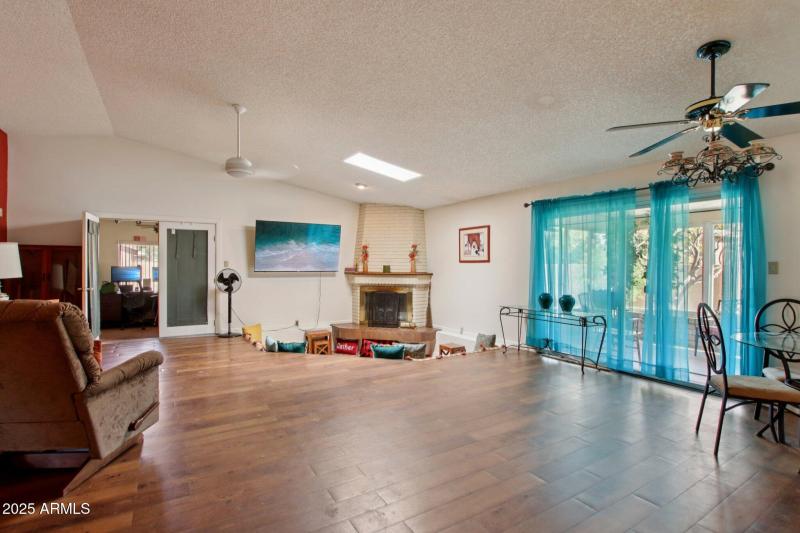 5-web-or-mls-E Player Dr-S2309-005