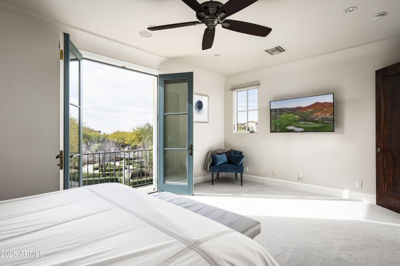 Guest bedroom