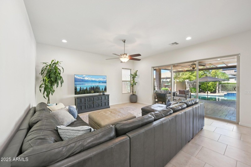 7-web-or-mls-N 161st Ave-S3009-007