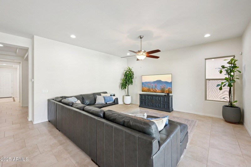 8-web-or-mls-N 161st Ave-S3009-008