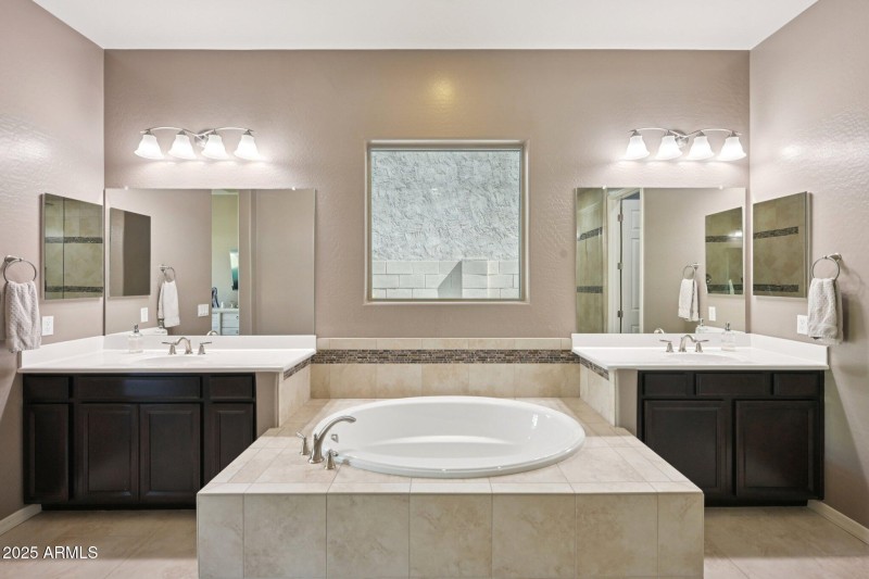 41-web-or-mls-N 161st Ave-S3009-041