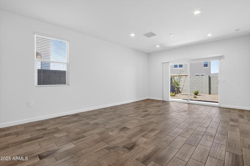 011_033_a4m_opnshw (1)