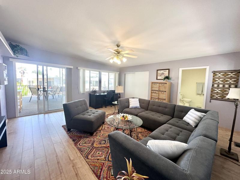 BATHROOM ENTRY TO THE RIGHT