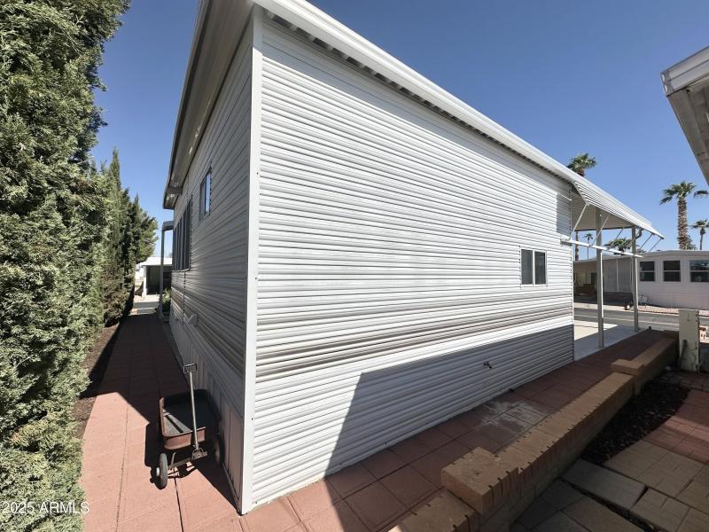 SIDE VIEW OF AZ ROOM