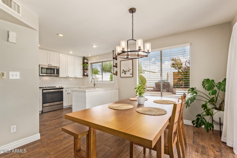 Eat-in Dining Area