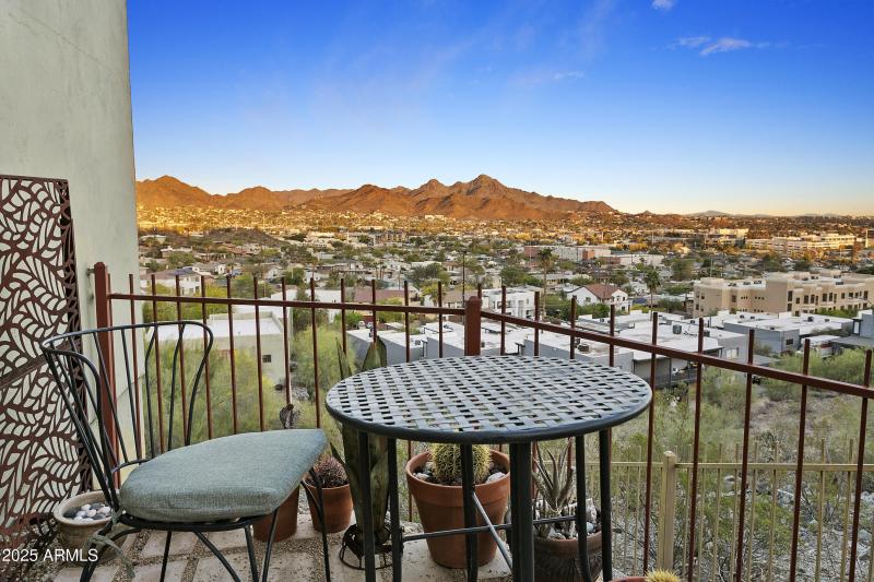 Lower level S side patio