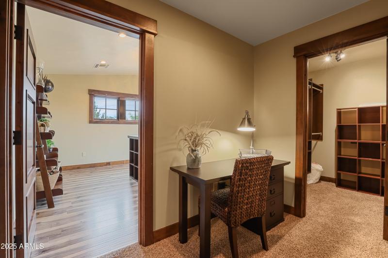 Upper Level Room_Closet_Entry