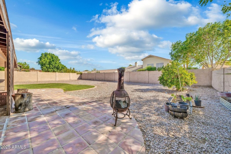 7569 W Maui Ln-37