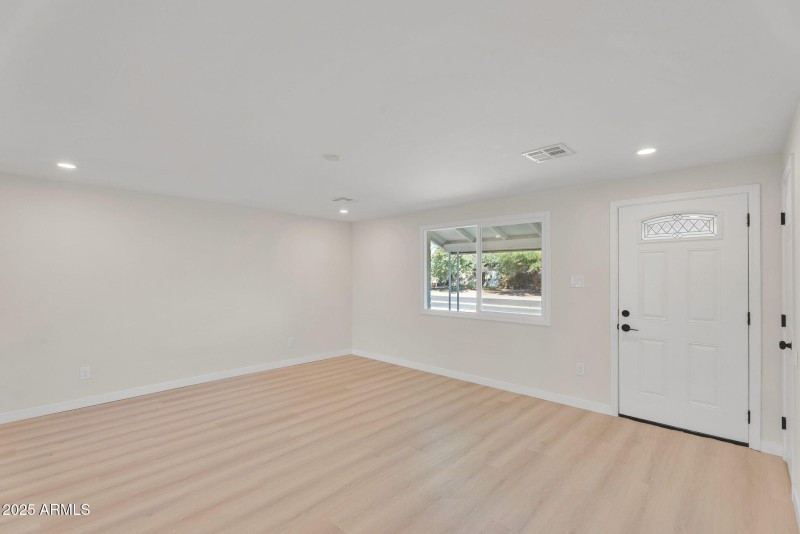 6-web-or-mls-3545 E Friess Dr-6