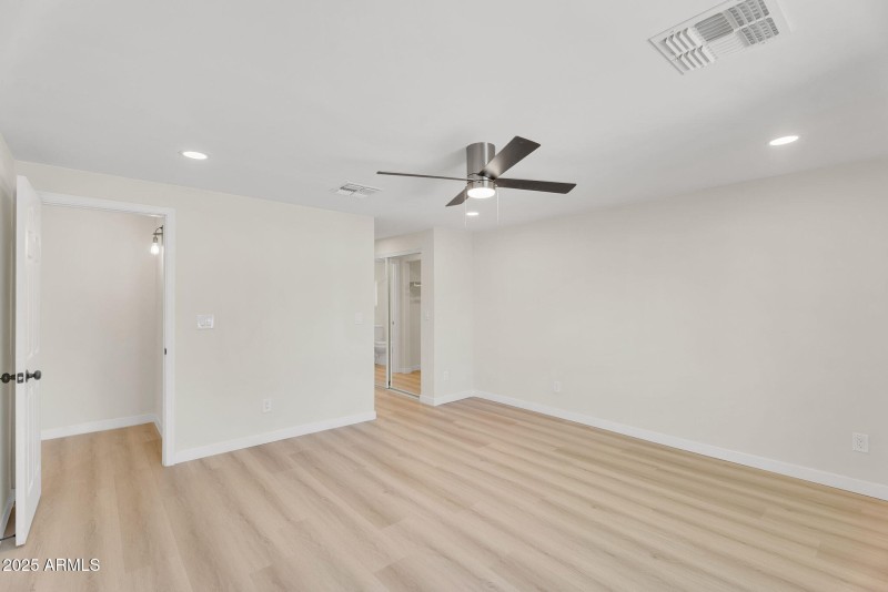 15-web-or-mls-3545 E Friess Dr-15