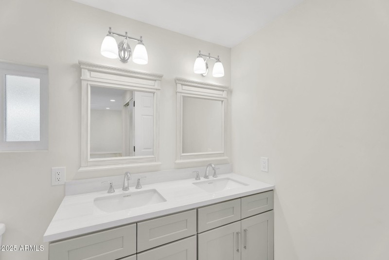 17-web-or-mls-3545 E Friess Dr-17