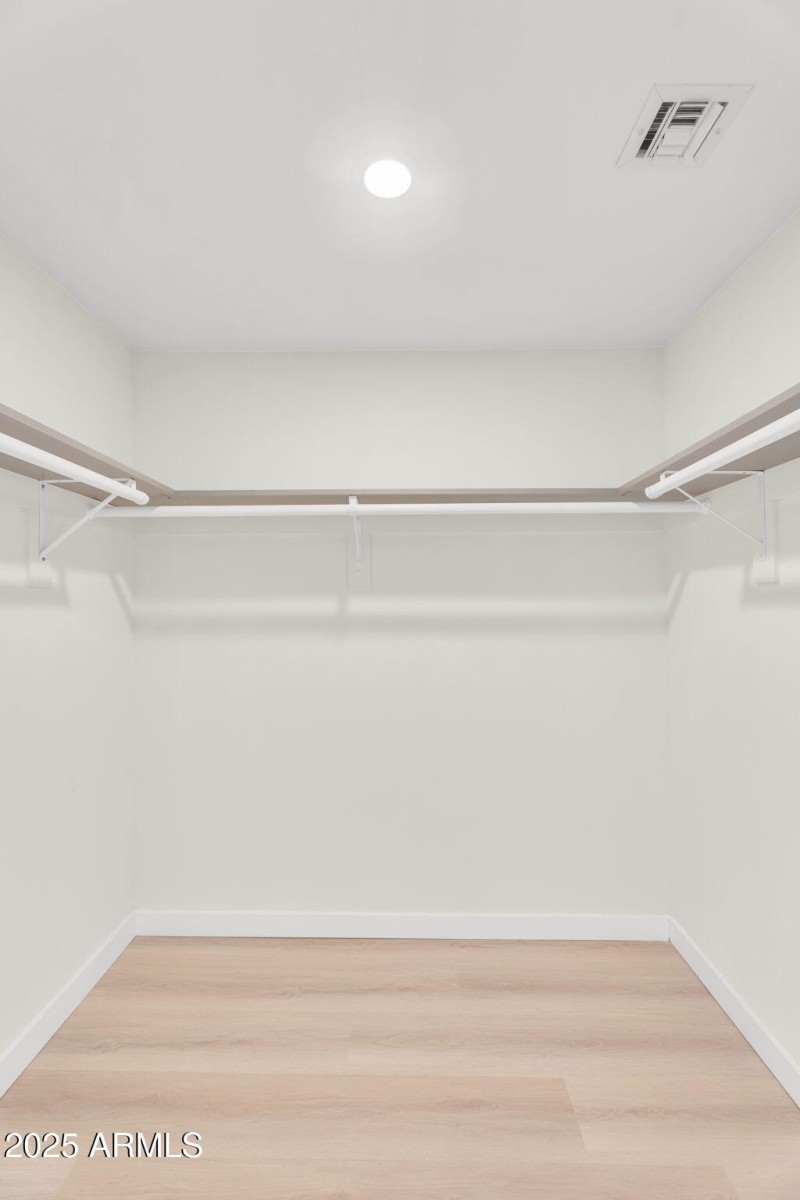 19-web-or-mls-3545 E Friess Dr-19