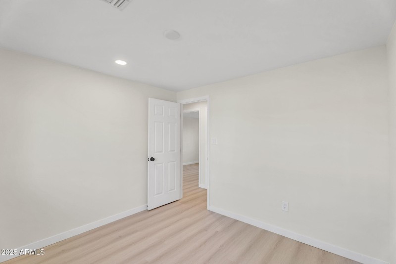 21-web-or-mls-3545 E Friess Dr-21