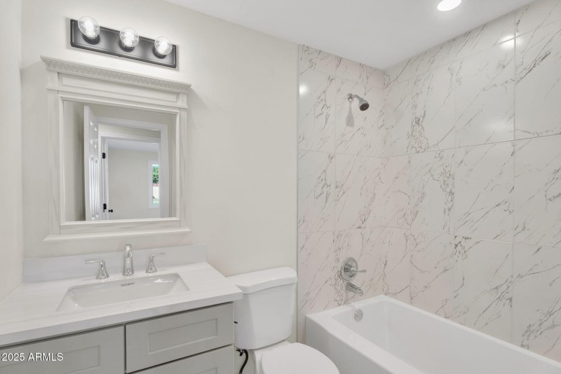 27-web-or-mls-3545 E Friess Dr-27