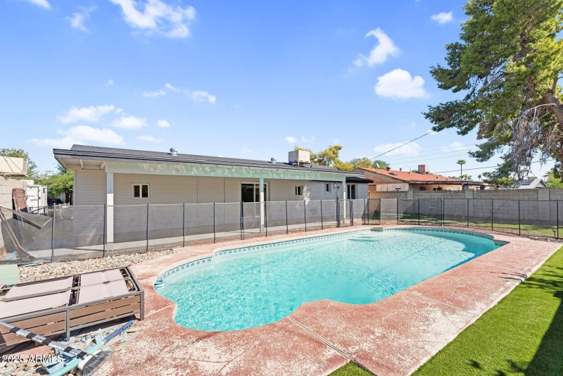 31-web-or-mls-3545 E Friess Dr-37