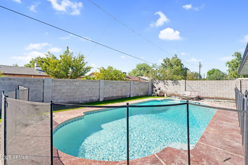 32-web-or-mls-3545 E Friess Dr-35