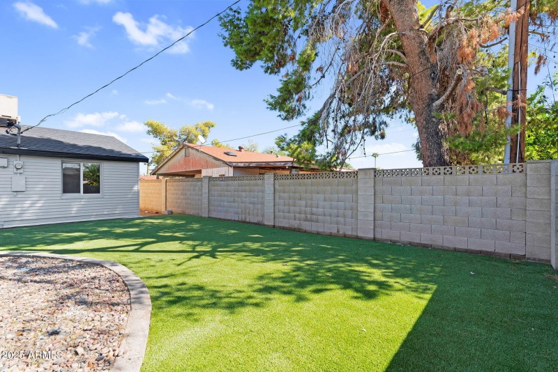 35-web-or-mls-3545 E Friess Dr-34