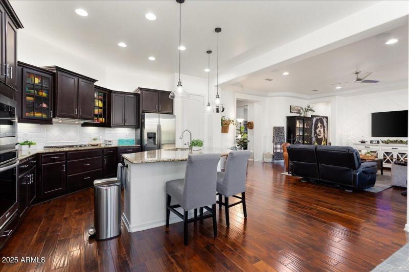 15-27052 W Oraibi Dr