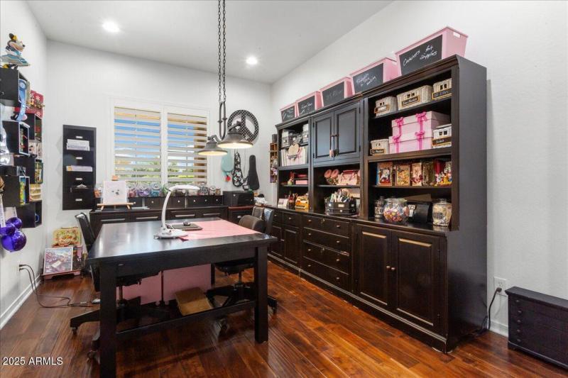 23-27052 W Oraibi Dr